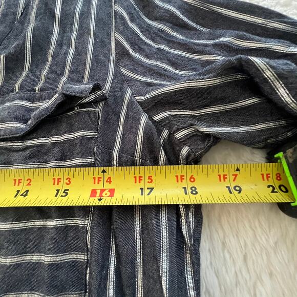 Express Women’s Blue-Gray/White Pin Stripe Blouse Top Size Medium - Picture 6 of 7